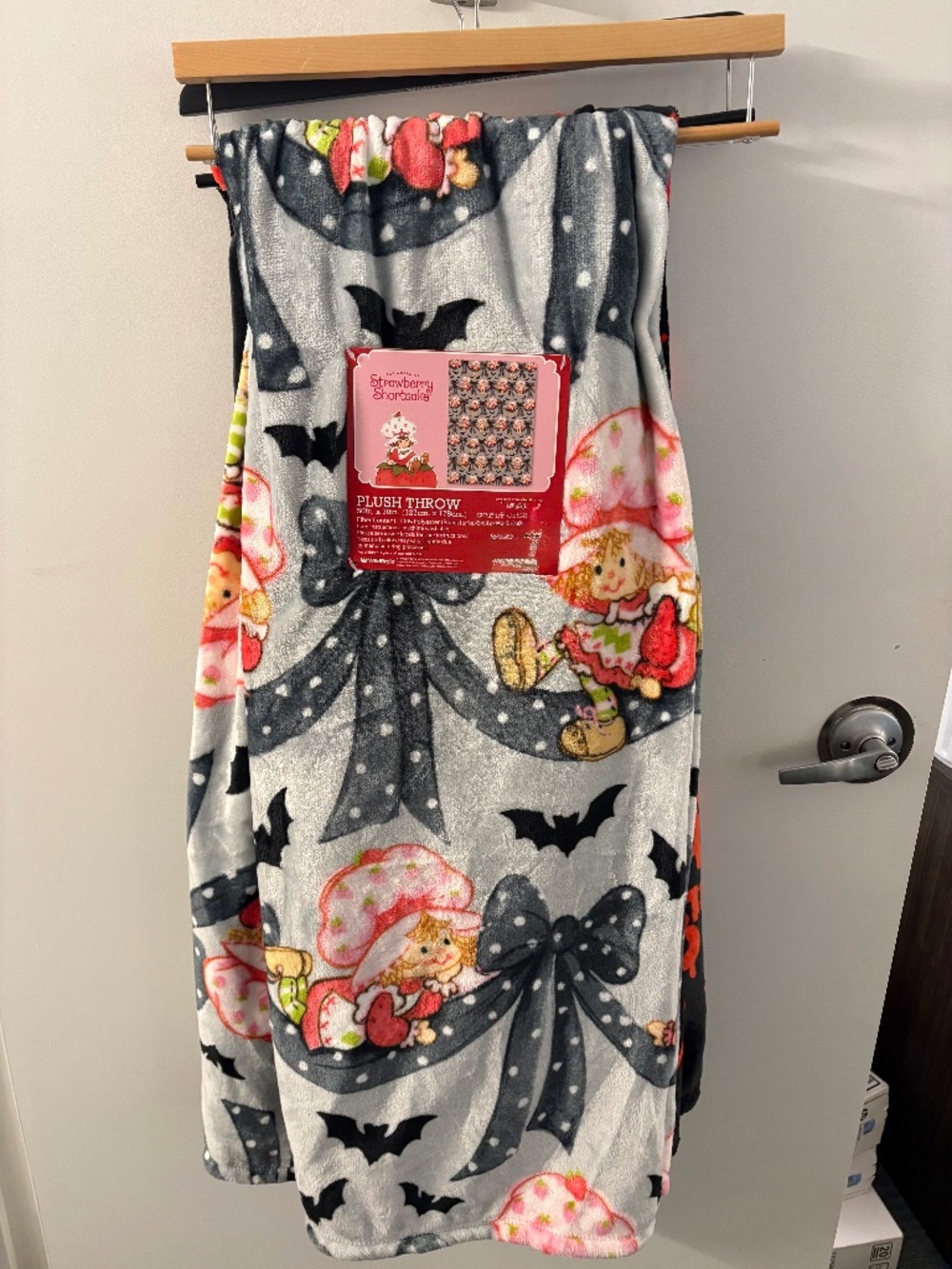 2026 Brand New Strawberry Shortcake Halloween Bows Bats Blanket